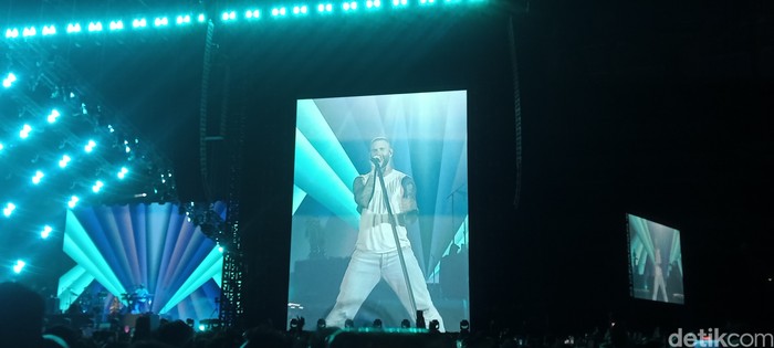 Konser Maroon 5 yang digelar di JIS, Jakarta Utara, tadi malam.