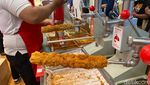 Kriuk Renyah! Stik Ayam 1/4 Meter Ini Punya Isian Saus Lumer