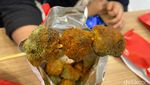 Kriuk Renyah! Stik Ayam 1/4 Meter Ini Punya Isian Saus Lumer