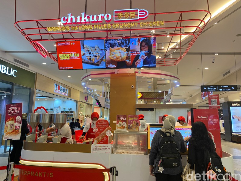 Kriuk Renyah! Stik Ayam 1/4 Meter Ini Punya Isian Saus Lumer
