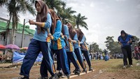 Festival Olahraga Tradisional itu diikuti ratusan pelajar SD, SMP, SMA/SMK, dan masyarakat umum. 
