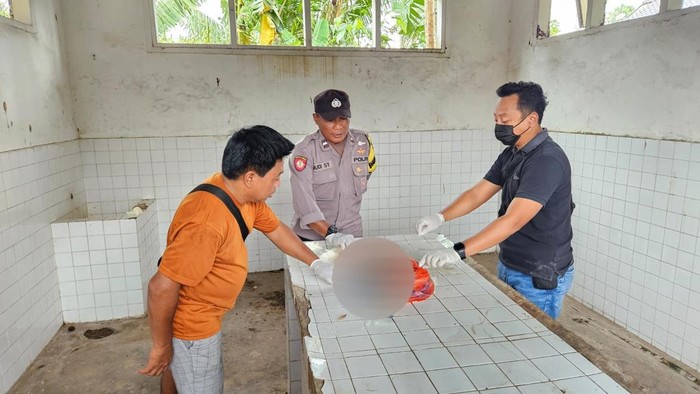 Mayat bayi laki-laki yang ditemukan di sungai Bondoyudo, Semboro Jember