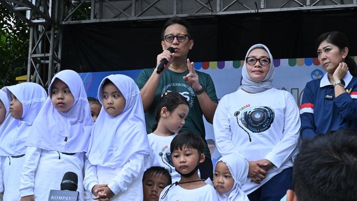 Menkes Budi Gunadi Sadikin ungkap 2 masalah kesehatan yang kerap terjadi pada anak karena terpapar media sosial.