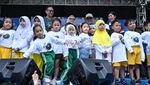 Potret Keseruan Mendikdasmen Senam-Nyanyi Bareng di Peluncuran Album Lagu Kicau