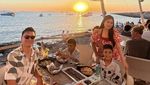 Momen Titi Kamal Saat Makan Kepiting dan Chinese Food