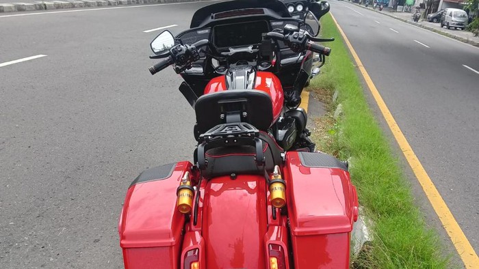 Motor Harley-Davidson terlibat laka dengan Honda Vario di Ring Road Sewon, Bantul, Minggu (2/2/2025)