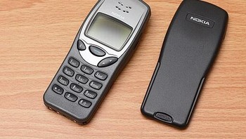 Dikenalkan tahun 1999, Nokia 3210 laris bak kacang goreng. (istimewa/phonearena)