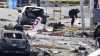 Puing-puing berserakan di lokasi jatuhnya pesawat di Philadelphia, Amerika Serikat. AP Photo/Matt Rourke.