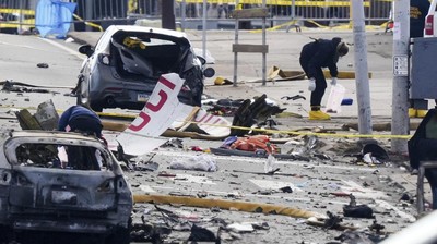 Penampakan Puing-puing Pesawat yang Jatuh di Philadelphia