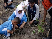 Musim Hujan Tiba, Begini Cara Warga Bandung Melawan Banjir di Rancaekek
