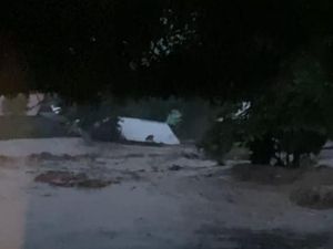 7 Warga Hilang-Gardu Listrik Meledak Diterjang Banjir di Bima