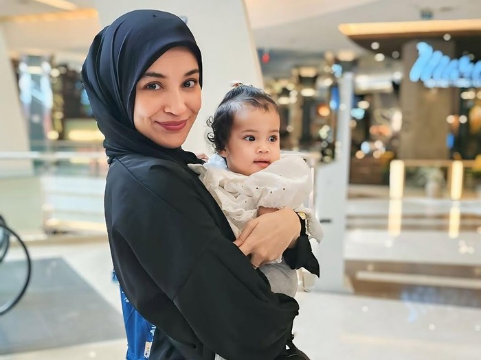 Shireen Sungkar bersama Humaira, putri Zaskia dan Irwansyah.