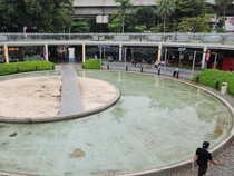 Dua Wajah (Pengunjung) Blok M