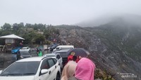 Parkiran di Kawah Ratu.