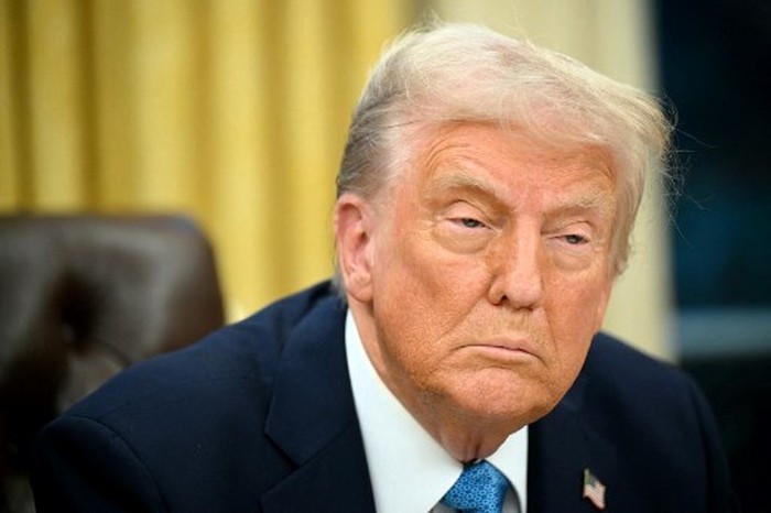 WASHINGTON, DC - JANUARY 31: U.S. President Donald Trump talks to reporters after signing an executive order, Unleashing prosperity through deregulation, in the Oval Office on January 31, 2025 in Washington, DC. Trump spoke to reporters about tariffs against China, Canada and Mexico and how the newly confirmed Interior Secretary Doug Burghum will coordinate with the Energy Department and the Environmental Protection Agency.   Chip Somodevilla/Getty Images/AFP (Photo by CHIP SOMODEVILLA / GETTY IMAGES NORTH AMERICA / Getty Images via AFP)