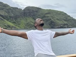 Usher Liburan ke Bali, Lihat Keseruannya Rafting hingga Melukat