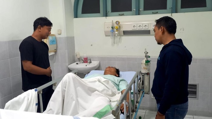 Afif Hamidi mendapatkan perawatan di rumah sakit pasca nekat lompat dari KA Gajayana di petak timur Jembatan Kewek, Danurejan, Kota Jogja, Sabtu malam (1/2/2025).