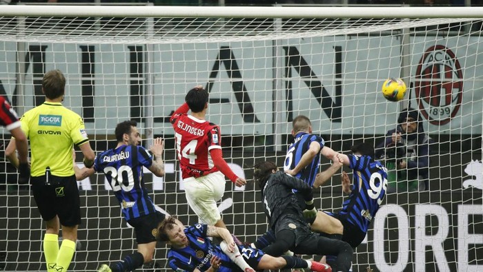 Soccer Football - Serie A - AC Milan v Inter Milan - San Siro, Milan, Italy - February 2, 2025 AC Milans Tijjani Reijnders scores their first goal REUTERS/Alessandro Garofalo