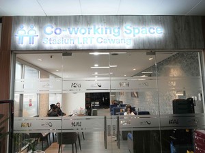 Ada Coworking Space Gratis di Stasiun LRT Jabodebek Cawang, Ini Fasilitasnya