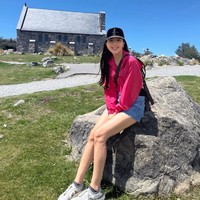 Dari pernikahannya dengan David Clement, Jennifer dikaruniai 2 orang anak. Meski demikian penampilannya masih terlihat cantik dan menawan dengan tubuh langsing dan gayanya yang stylish. Foto: Instagram/@agnes_jennifer