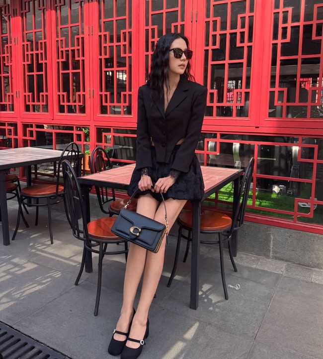 TikTokers Agnes Jennifer belakangan tengah jadi perbincangan karena keberaniannya membongkar dugaan perselingkuhan suaminya ke publik. Melalui akun Instagramnya Jennifer mengungkapkan alasannya hingga akhirnya terpaksa membongkar aib rumah tangganya tersebut. Foto: Instagram/@agnes_jennifer