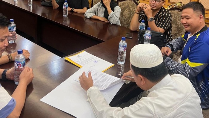Al Haris saat terima aspirasi tenaga honorer seluruh indonesia di Jakarta