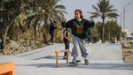 Antusiasme Anak Muda Jajal Skatepark Pertama di Baghdad Irak