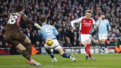 Soccer Football - Premier League - Arsenal v Manchester City - Emirates Stadium, London, Britain - February 2, 2025 Arsenals Martin Odegaard scores their first goal Action Images via Reuters/Peter Cziborra EDITORIAL USE ONLY. NO USE WITH UNAUTHORIZED AUDIO, VIDEO, DATA, FIXTURE LISTS, CLUB/LEAGUE LOGOS OR LIVE SERVICES. ONLINE IN-MATCH USE LIMITED TO 120 IMAGES, NO VIDEO EMULATION. NO USE IN BETTING, GAMES OR SINGLE CLUB/LEAGUE/PLAYER PUBLICATIONS. PLEASE CONTACT YOUR ACCOUNT REPRESENTATIVE FOR FURTHER DETAILS..