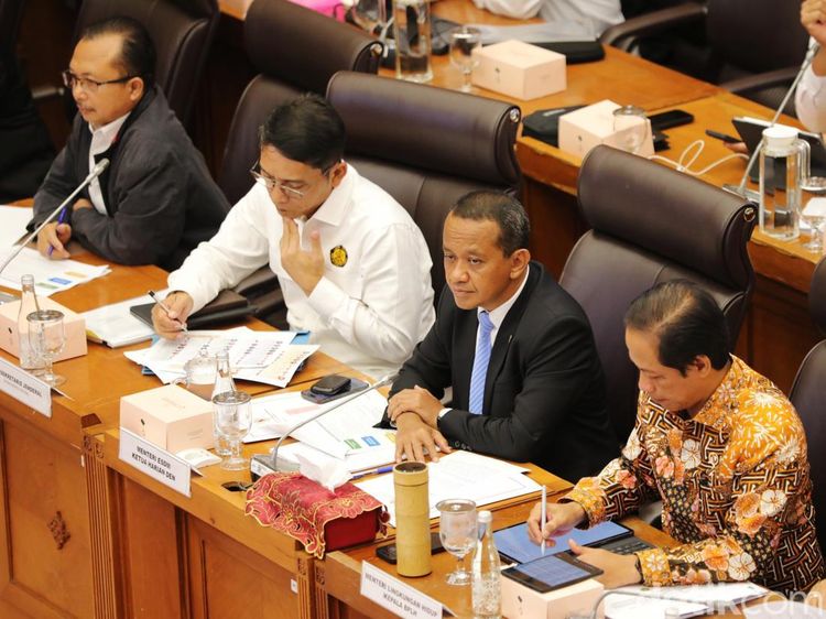 Rapat Bareng DPR, Bahlil Buka Suara Larang Pengecer Jual LPG 3 Kg