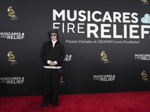 Video Billie Eilish Roasting Miliarder: Pakai Uang untuk Hal-hal Baik