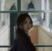 Netizen Korea melihat kemiripan Carmen dengan Yoona SNSD, Tzuyu TWICE, Eunseok RIIZE, dan Kim Garam eks LE SSERAFIM. Foto: dok. SM Entertainment