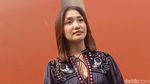 Senyum Chandrika Chika Usai Terjerat Dugaan Penganiayaan