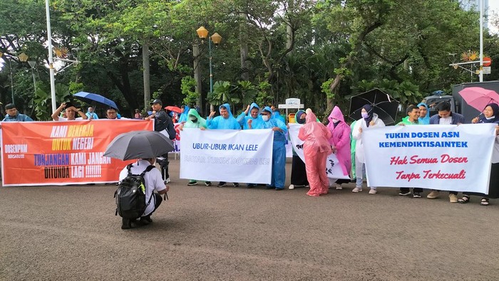 Demo dosen ASN tuntut tukin dicairkan (Maulani/detikcom)