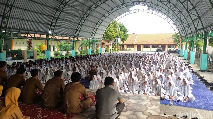 Doa bersama untuk korban kecelakaan SMAN 1 Porong SIdoarjo