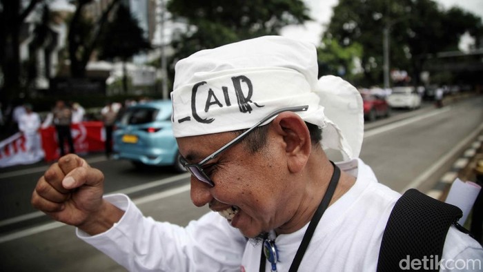 Aliansi Dosen Kemdiktisaintek Seluruh Indonesia (ADAKSI) gelar demo di Patung Kuda, Jakarta Pusat. Mereka menuntut tunjangan kinerja (tukin) segera dibayar.