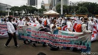 Anggun membagikan lampiran Keputusan Mendikbudristek Nomor 447/P/2024 yang memuat besaran tukin untuk dosen ASN yang seharusnya dibayarkan. Ada sejumlah variasi besaran tukin. Untuk jabatan asisten ahli dengan kelas jabatan 9, besaran tukin adalah Rp 5.079.200. Untuk jenjang jabatan lektor dengan kelas jabatan 11, besaran tukin adalah Rp 8.757.600. Untuk lektor kepala dengan kelas jabatan 13, besaran tukin Rp 10.936.000. Untuk profesor dengan kelas jabatan 15, besaran tukin adalah Rp 19.280.000.  