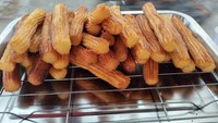 Jajan ke BKT jangan lupa mencicipi Nayakalicious yang punya menu churros renyah dan legit. Harga per porsinya hanya Rp 10.000an dengan isi yang cukup banyak. Foto: Google Review