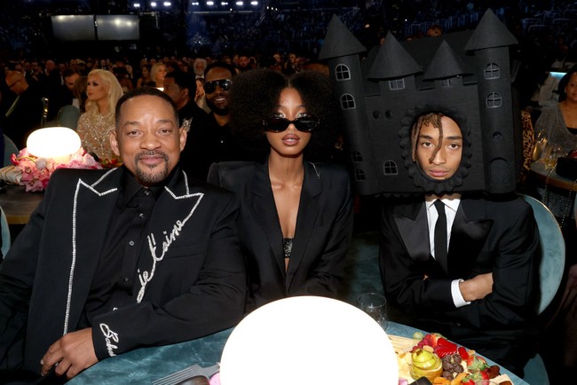 Willow dan Jaden hadir di Grammy Awards 2025 bukan hanya untuk tampil mencolok, tetapi juga mendukung ayah mereka, Will Smith, yang menjadi salah satu presenter di acara tersebut. Foto: Getty Images