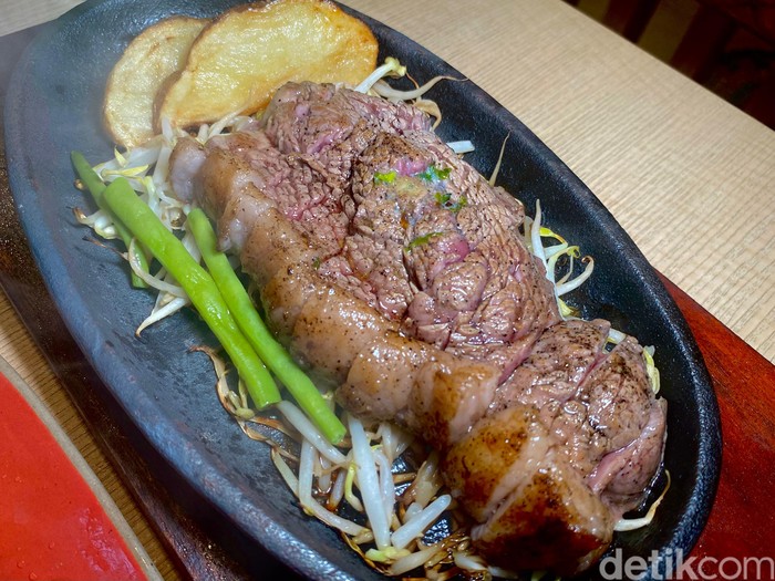 Ikira Steak Ikira Steak, steak ala Jepang yang viral di Bintaro