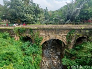 Jembatan Cai di Bonjopi Cianjur yang Legendaris