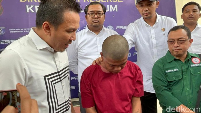 Kakak yang perkosa adik kandung di Jambi dihadirkan dalam ungkap kasus di Polda Jambii