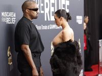 Bianca Censori Nyaris Tanpa Busana di Grammy, Istri Kanye West Diusir?