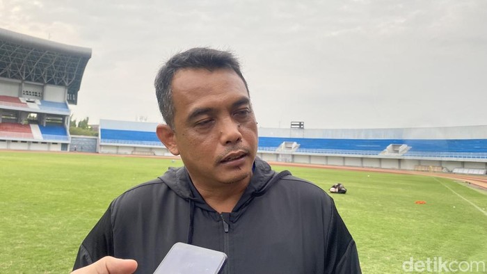 Karteker PSIM Jogja, Erwan Hendarwanto di Stadion Mandala Krida, Umbulharjo, Kota Jogja, Senin (3/2/2025).