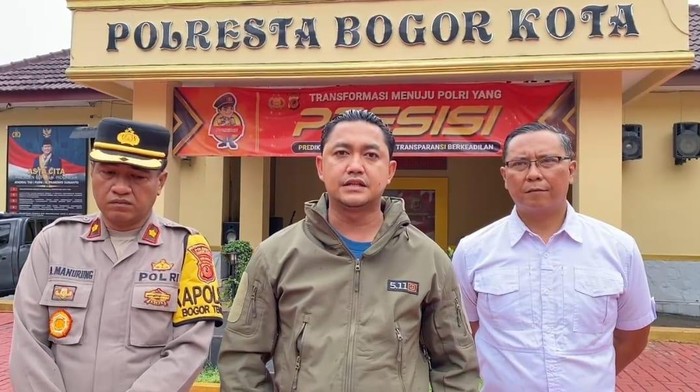 Kasat Reskrim Polresta Bogor Kota AKP Aji Riznaldi Nugroho (tengah)