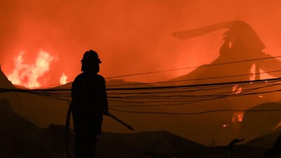 Gudang Sepatu, Semen dan Kasur di Tambun Terbakar