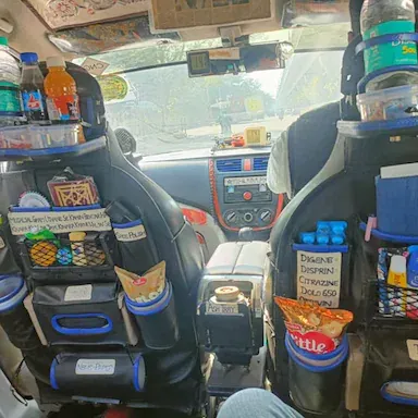 Keren! Supir Taksi Ini Sediakan Camilan dan WiFi Gratis Untuk Penumpang