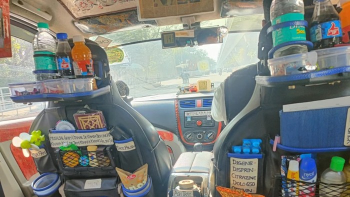 Keren! Supir Taksi Ini Sediakan Camilan dan WiFi Gratis Untuk Penumpang