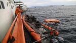 Evakuasi Korban Selamat Speedboat Basarnas yang Meledak