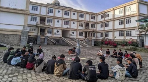 Konsolidasi Gempar UGR untuk menolak izin tambang bagi perguruan tinggi, Senin (3/2/2025). (Dok. Gempar UGR)