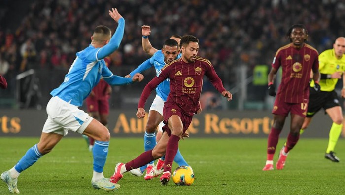 ROME, ITALY - FEBRUARY 02: Devyne Rensch of AS Roma in action during the Serie A match between AS Roma and Napoli at Stadio Olimpico on February 02, 2025 in Rome, Italy. (Photo by Silvia Lore/Getty Images)
